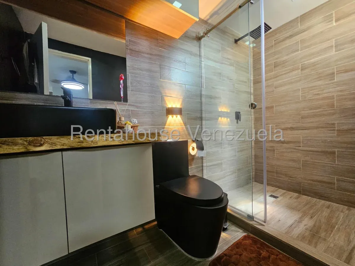 Moderno Apartamento en Venta Sector La Barraca. Maracay - 14