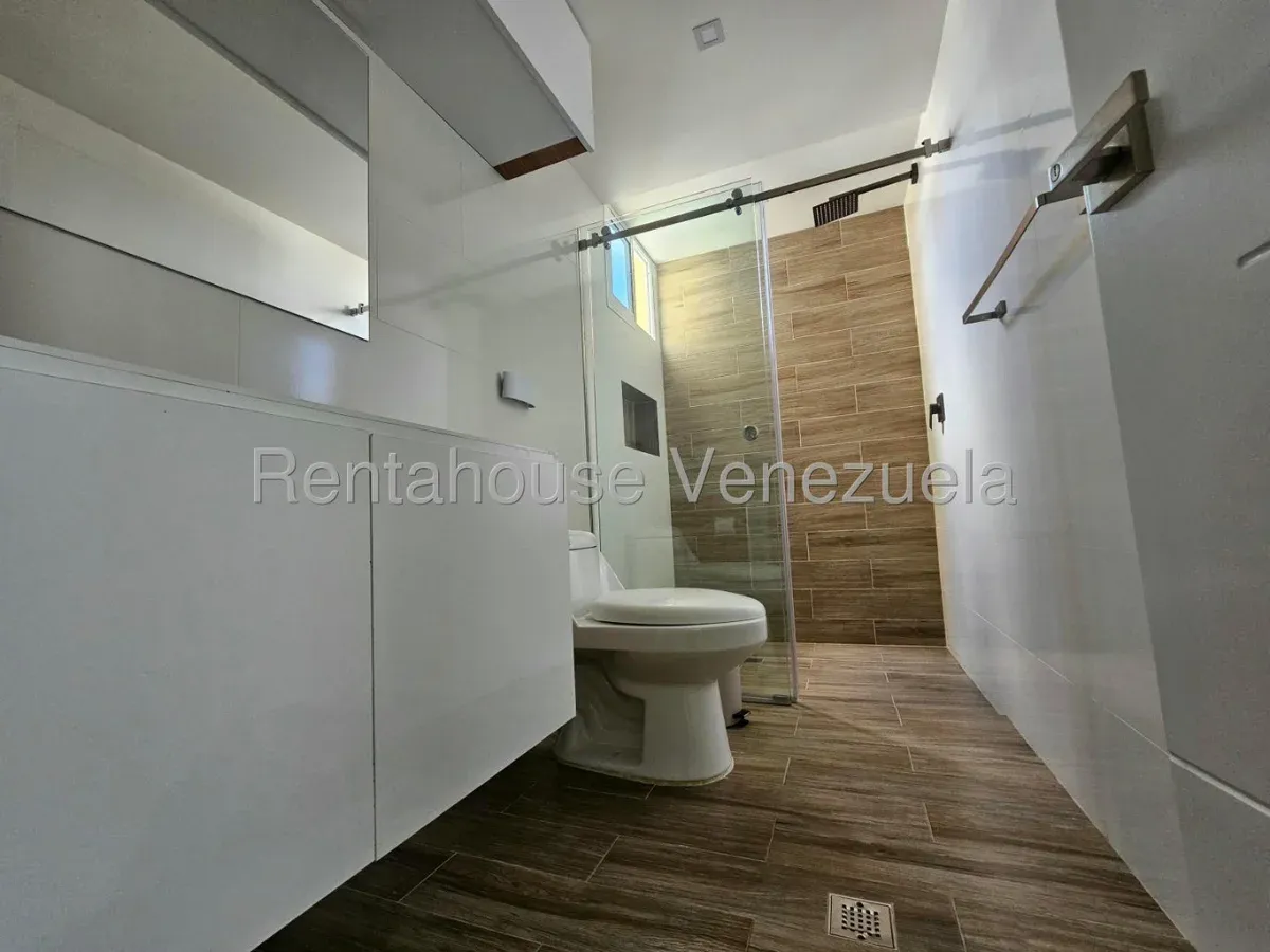 Moderno Apartamento en Venta Sector La Barraca. Maracay - 16