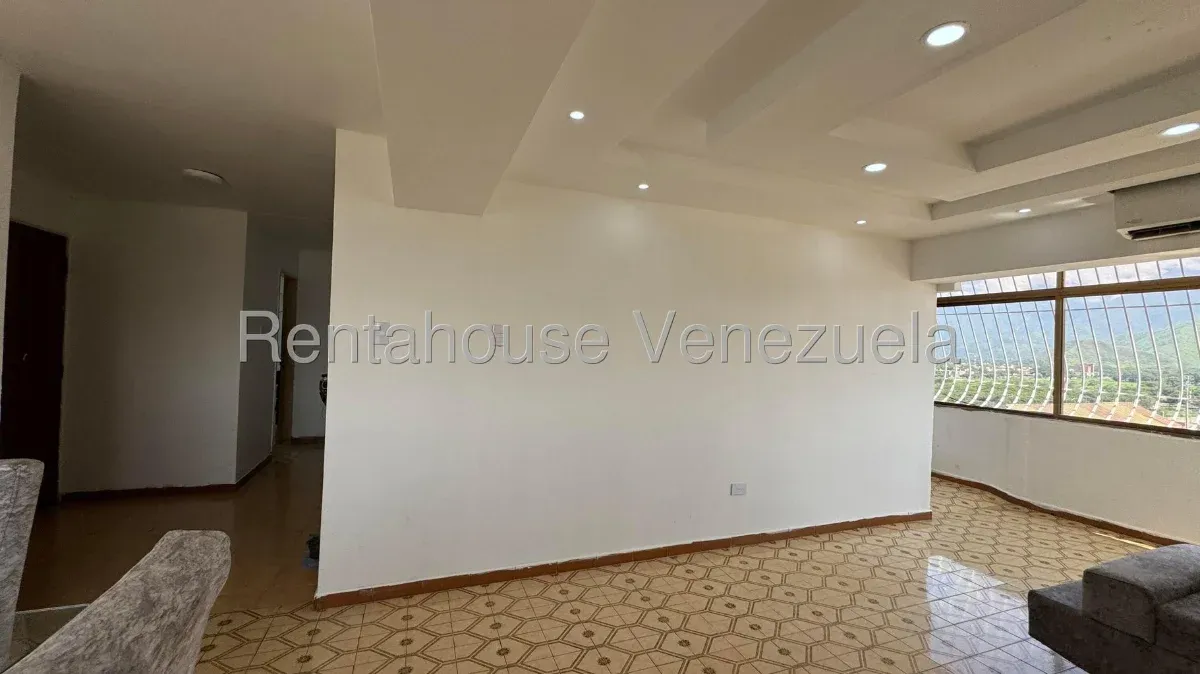 Excelente Apartamento en Venta Sector Centro Maracay, Calle Santos Michelena - 13