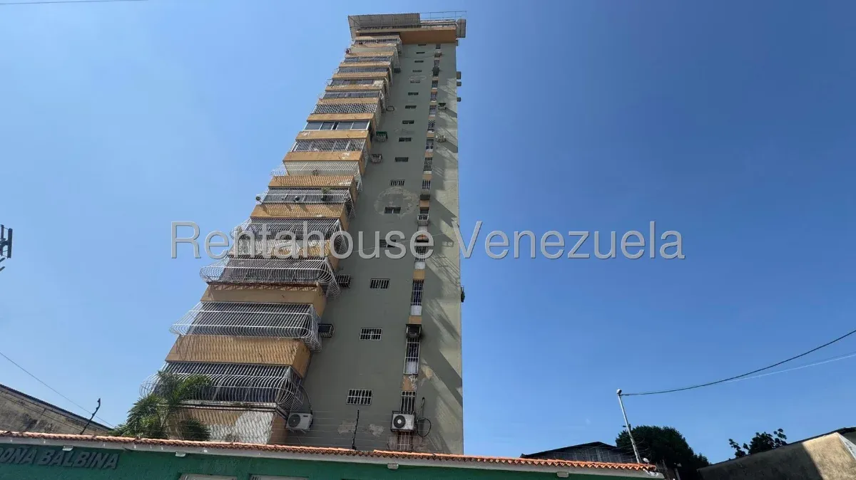 Excelente Apartamento en Venta Sector Centro Maracay, Calle Santos Michelena - 18