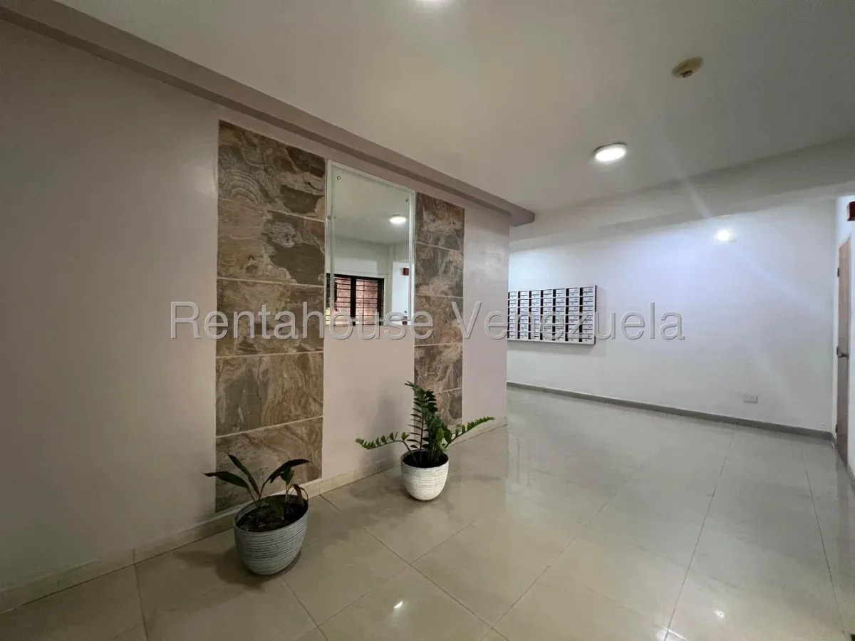 Exclusivo Apartamento en Alquiler Urb. Los Chaguaramos, Av. Fuerzas Aéreas Maracay - 2