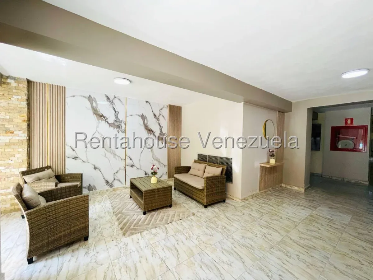 Apartamento en Alquiler Av. Intercomunal Turmero Maracay Conjunto Residencial Los Roques - 2