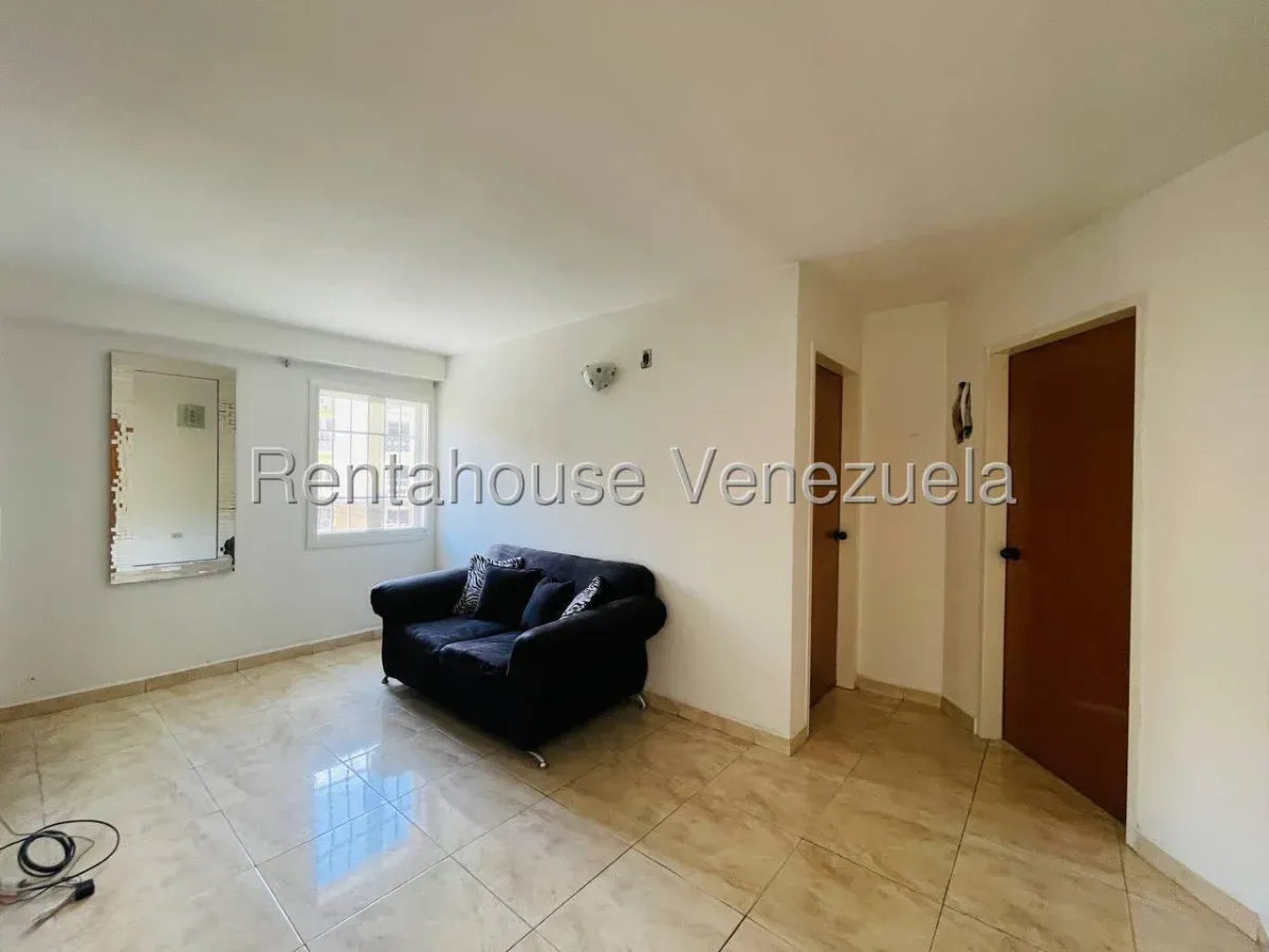Apartamento en Alquiler Av. Intercomunal Turmero Maracay Conjunto Residencial Los Roques - 12