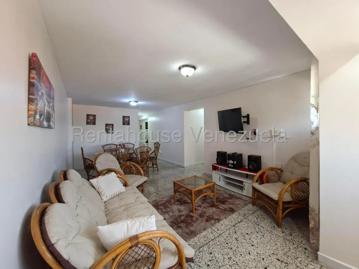 Comodo Apartamento en Venta Urb. El Centro, Maracay - 6