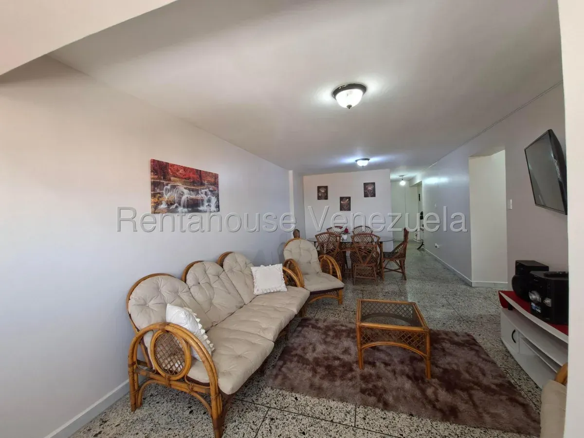 Comodo Apartamento en Venta Urb. El Centro, Maracay - 12