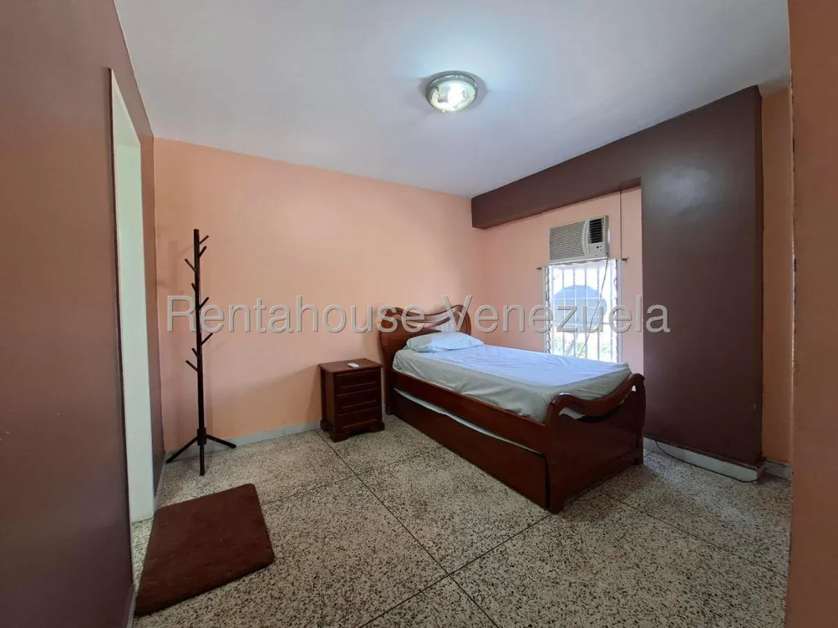 Comodo Apartamento en Venta Urb. El Centro, Maracay - 15