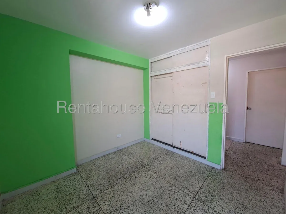 Comodo Apartamento en Venta Urb. El Centro, Maracay - 18