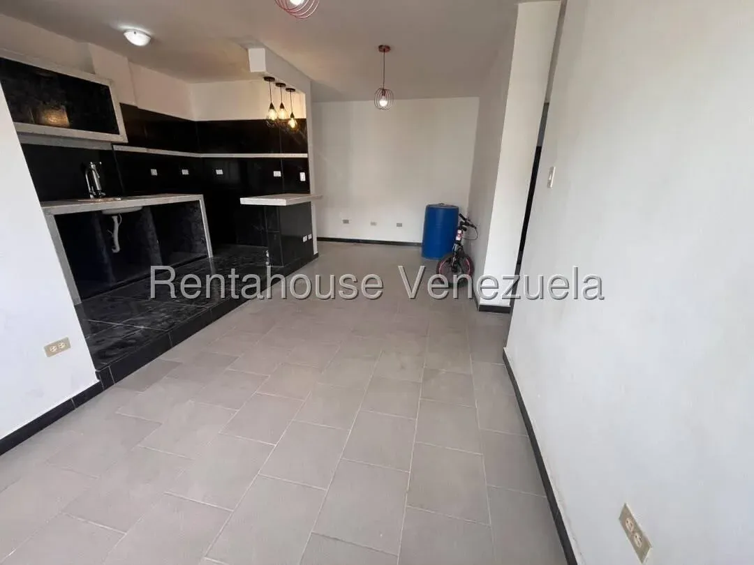 Cómodo Apartamento en Venta Urb Santa Barbara Suites, Avenida Principal Coropo Santa Rita Maracay - 5