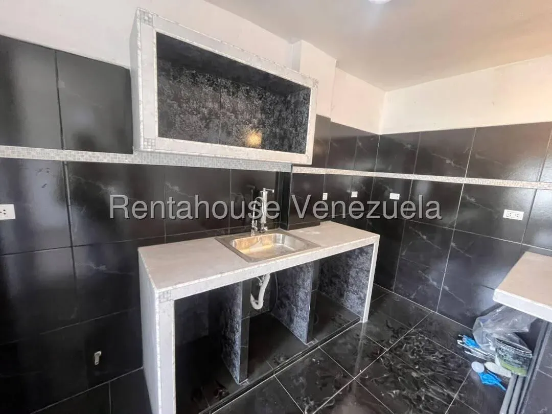 Cómodo Apartamento en Venta Urb Santa Barbara Suites, Avenida Principal Coropo Santa Rita Maracay - 7