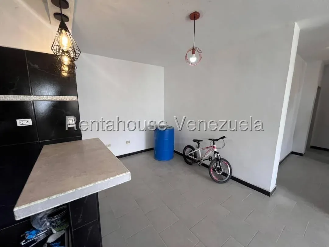 Cómodo Apartamento en Venta Urb Santa Barbara Suites, Avenida Principal Coropo Santa Rita Maracay - 9