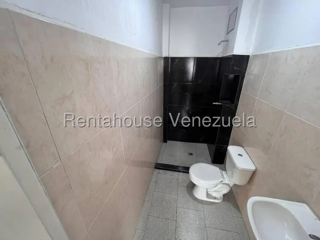 Cómodo Apartamento en Venta Urb Santa Barbara Suites, Avenida Principal Coropo Santa Rita Maracay - 13