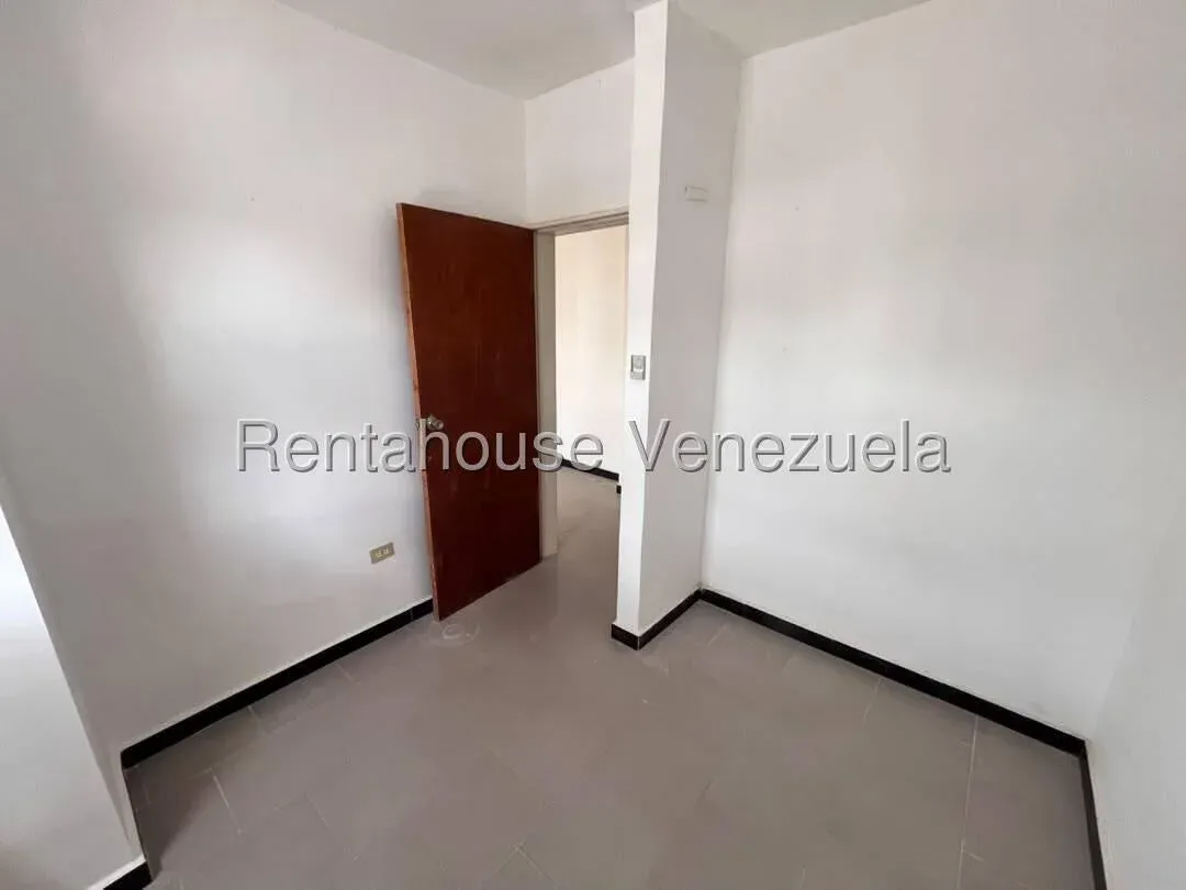 Cómodo Apartamento en Venta Urb Santa Barbara Suites, Avenida Principal Coropo Santa Rita Maracay - 18