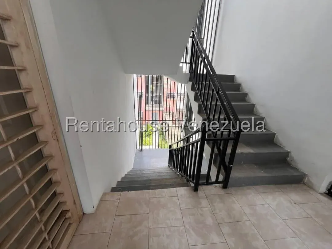 Cómodo Apartamento en Venta Urb Santa Barbara Suites, Avenida Principal Coropo Santa Rita Maracay - 21