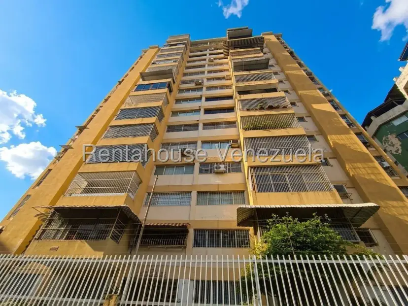 Amplio Apartamento en Venta Urb. La Esperanza Maracay, Listo para Mudarse!!