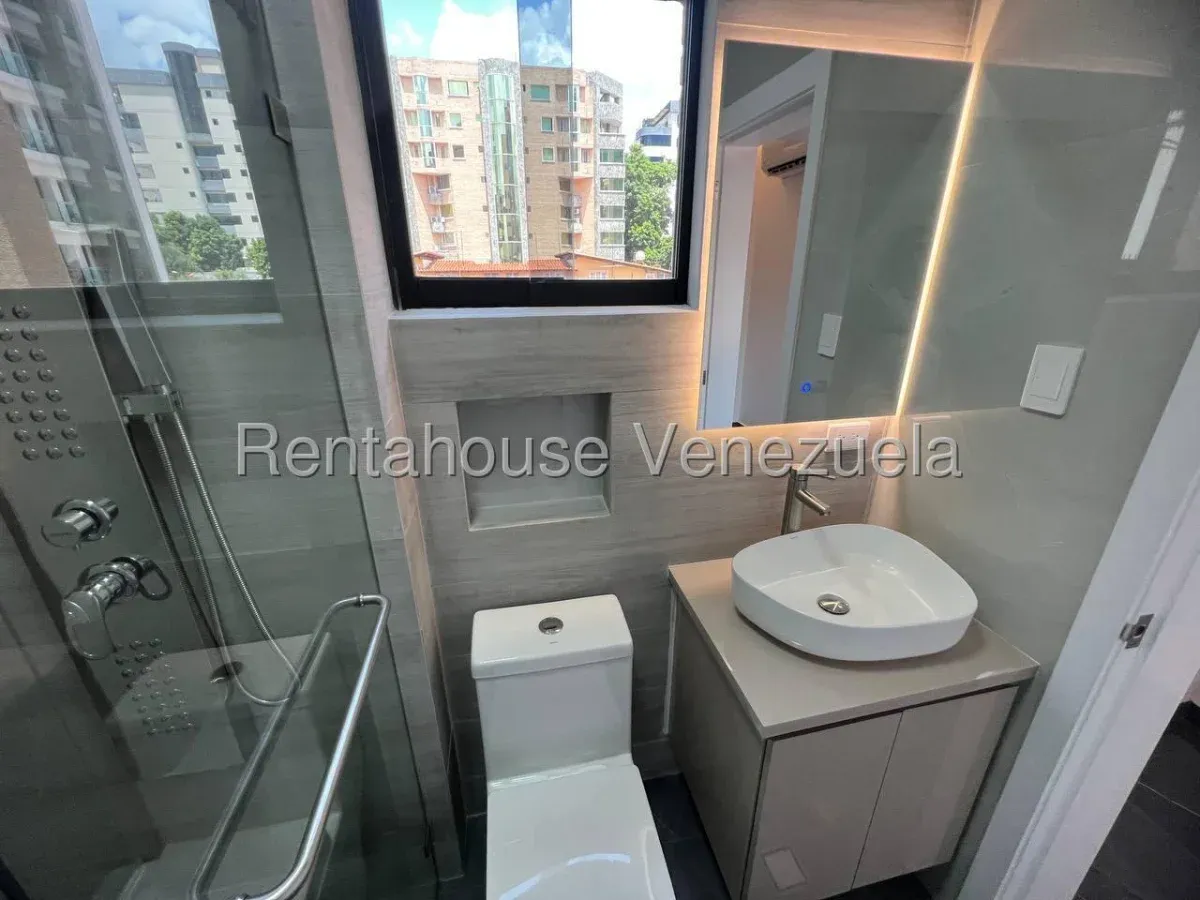 Exclusivo Apartamento en Venta Urb. La Soledad, Zona Norte Maracay, Piso Bajo - 21