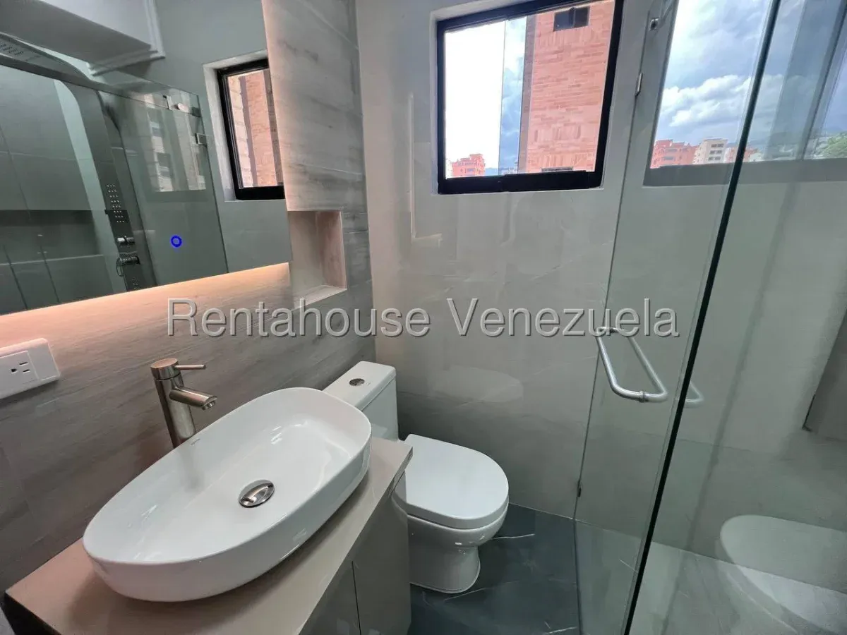 Exclusivo Apartamento en Venta Urb. La Soledad, Zona Norte Maracay, Piso Bajo - 25