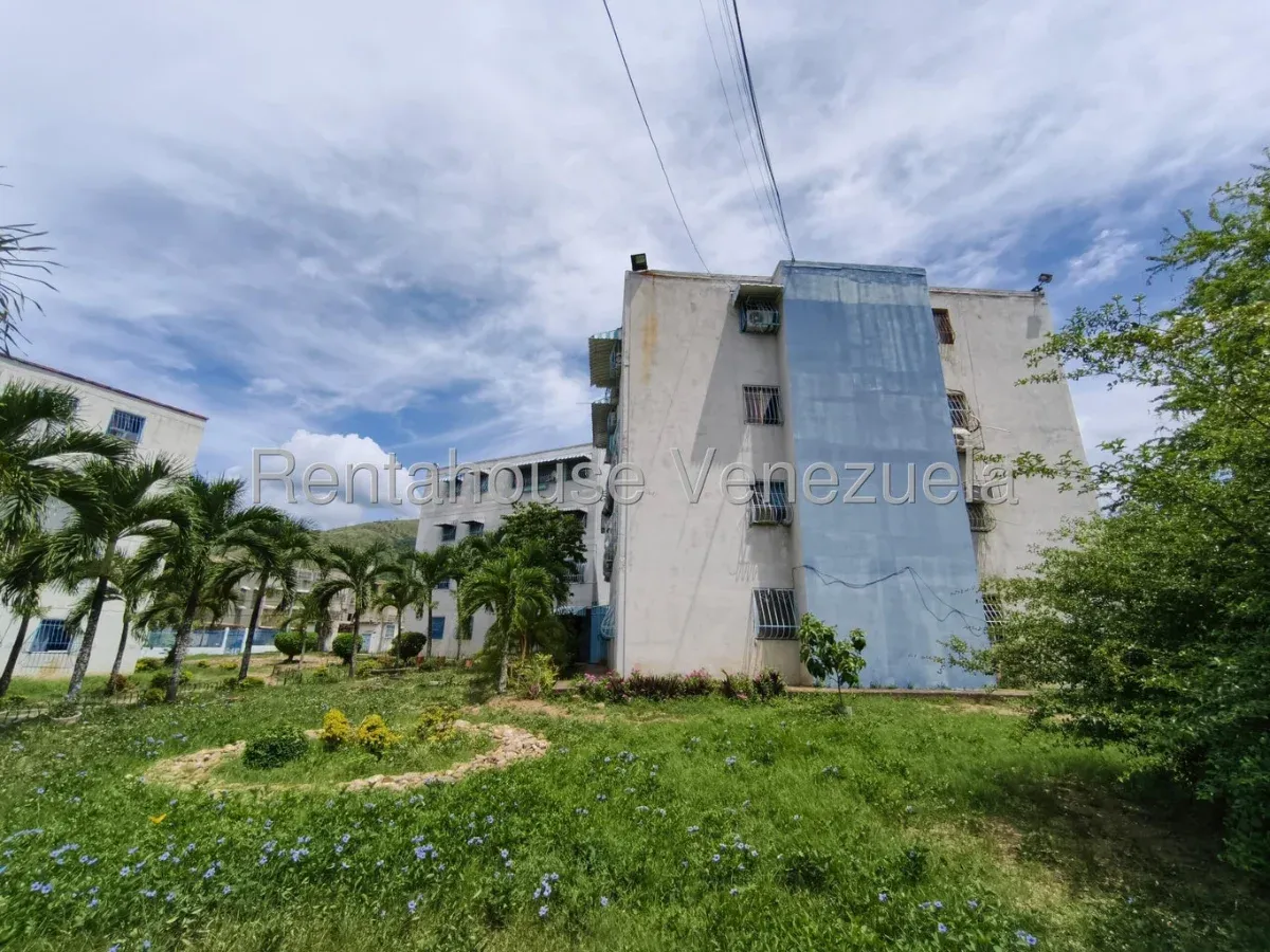 Cómodo Apartamento en Venta Urbanización Las Mercedes La Victoria - 2