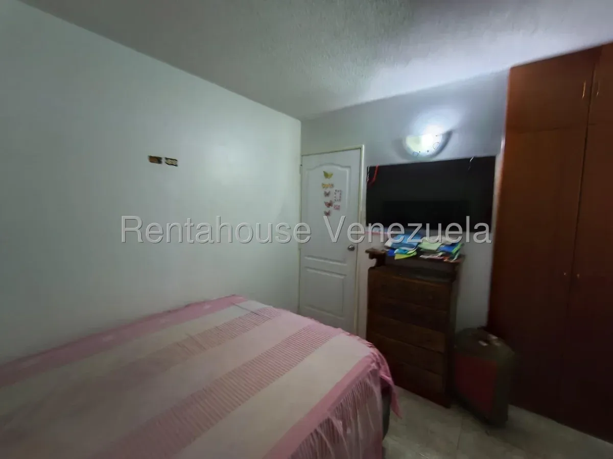 Cómodo Apartamento en Venta Urbanización Las Mercedes La Victoria - 13