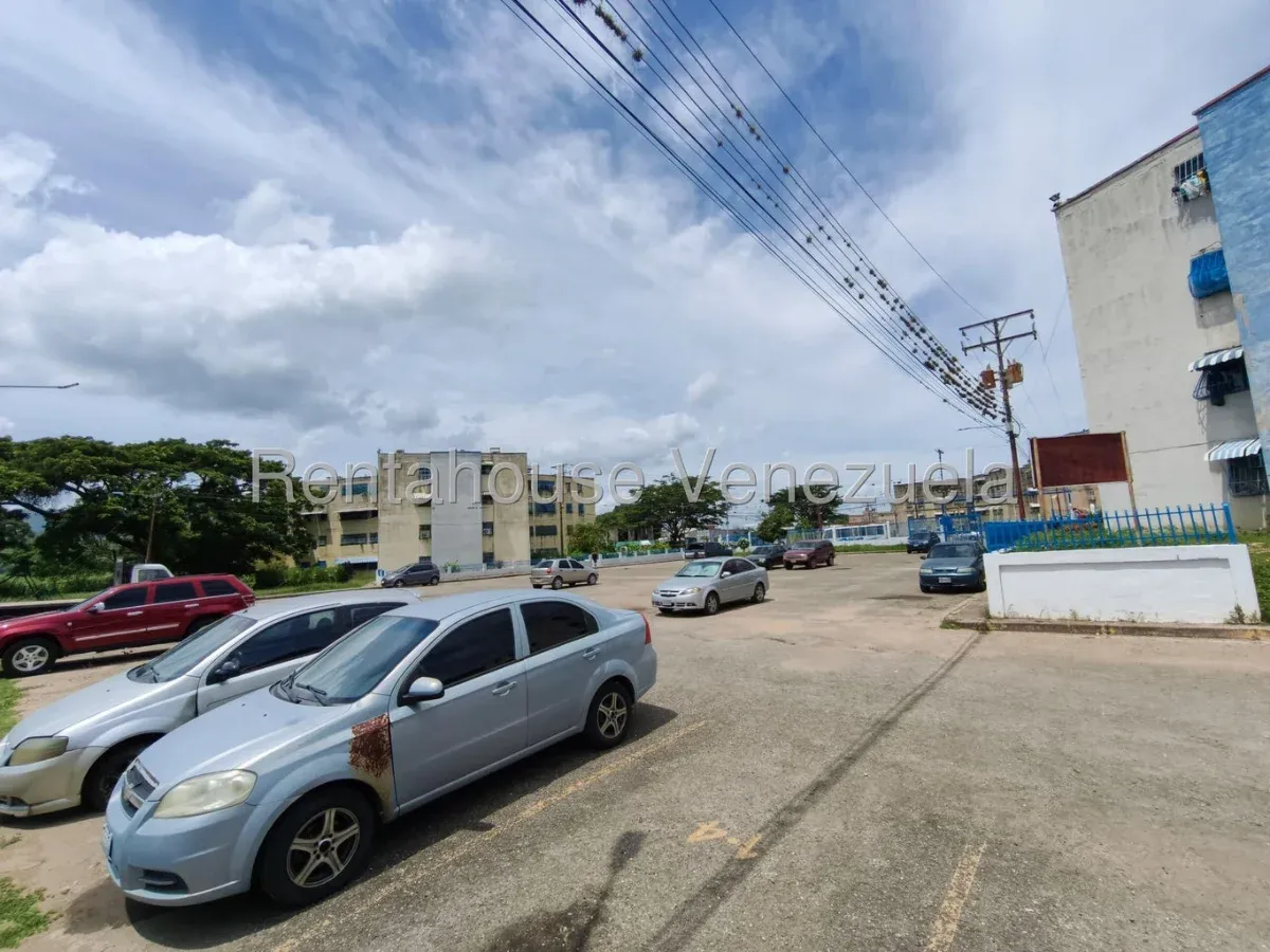 Cómodo Apartamento en Venta Urbanización Las Mercedes La Victoria - 16