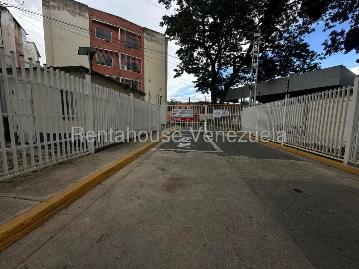 Hermoso Apartamento en Venta a Estrenar Carretera Nacional Turmero Edo .Aragua - 2