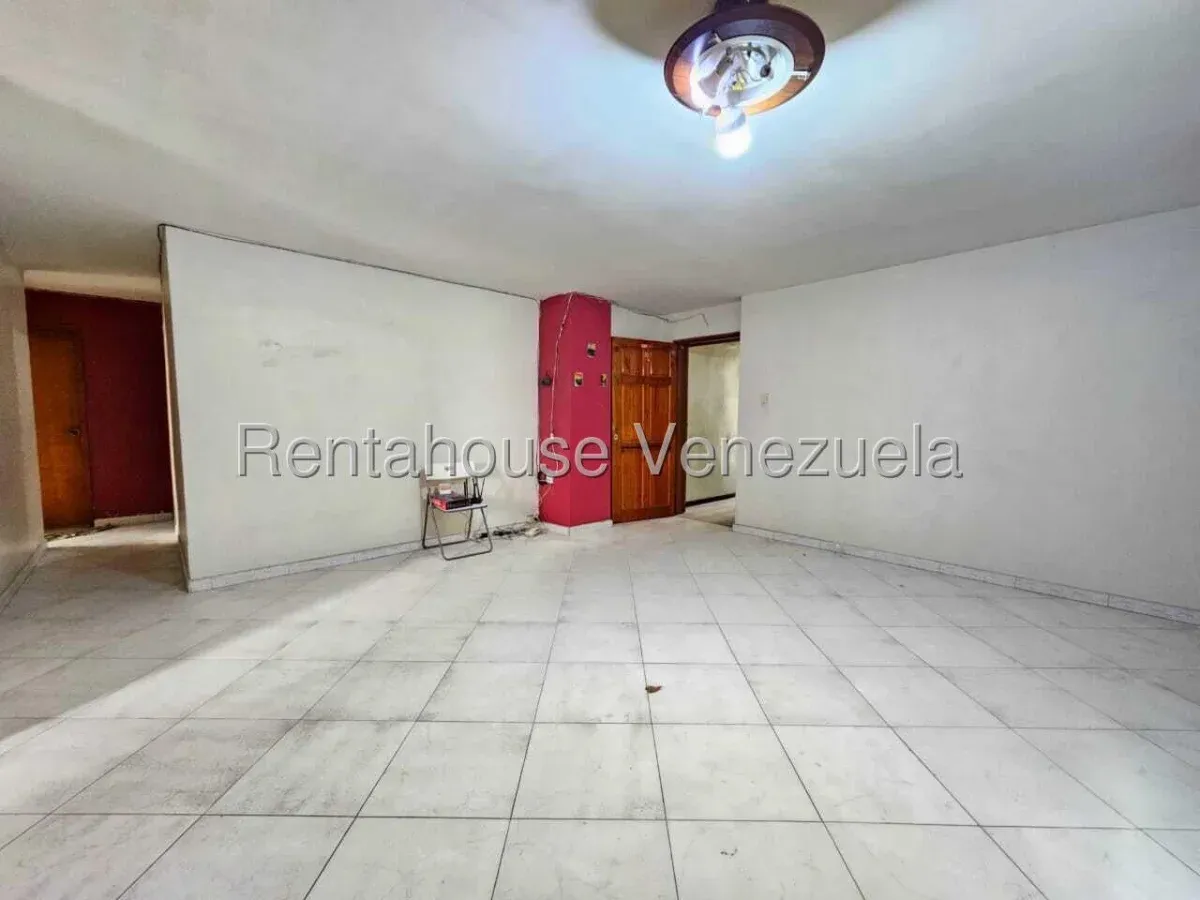 Cómodo Apartamento en Venta Zona centro de Maracay Av. Bolívar - 11