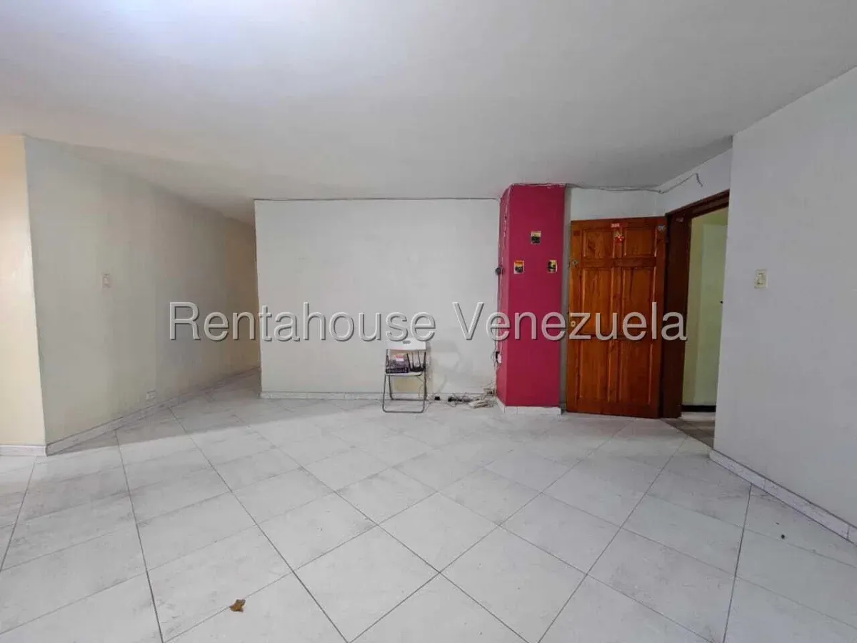 Cómodo Apartamento en Venta Zona centro de Maracay Av. Bolívar - 12
