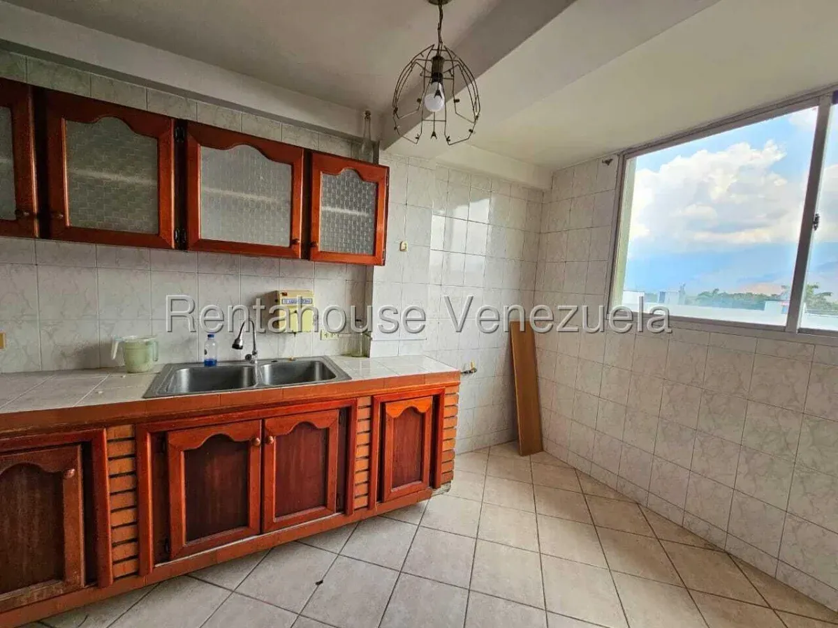 Cómodo Apartamento en Venta Zona centro de Maracay Av. Bolívar - 13