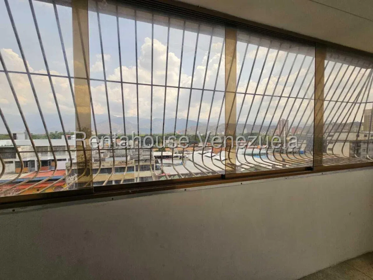 Cómodo Apartamento en Venta Zona centro de Maracay Av. Bolívar - 15