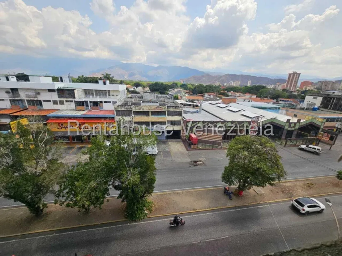 Cómodo Apartamento en Venta Zona centro de Maracay Av. Bolívar - 16