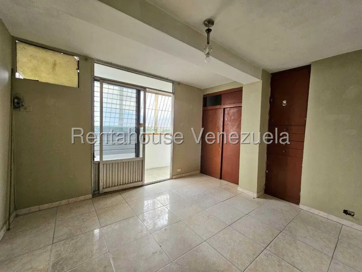 Cómodo Apartamento en Venta Zona centro de Maracay Av. Bolívar - 20