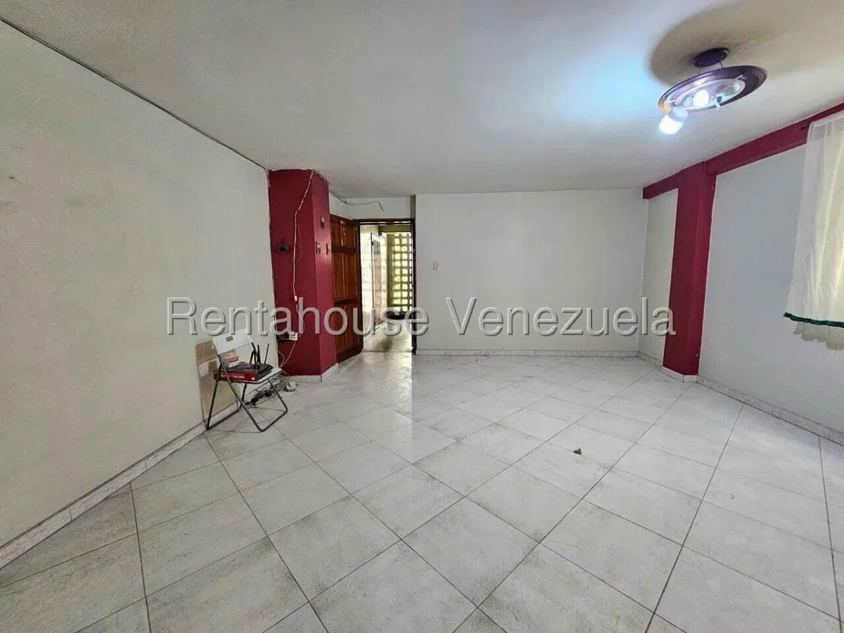 Cómodo Apartamento en Venta Zona centro de Maracay Av. Bolívar - 24