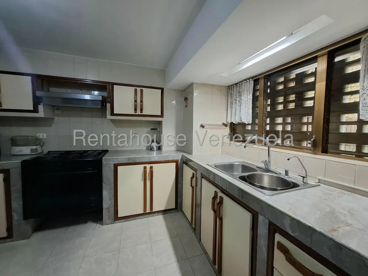 Amplio Apartamento en Venta Residencias Los Jardines Ipsfa Av. Bolívar Maracay - 10