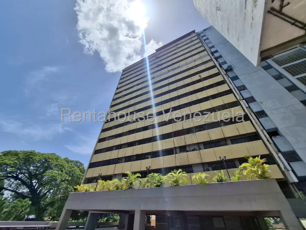 Amplio Apartamento en Venta Residencias Los Jardines Ipsfa Av. Bolívar Maracay - 28