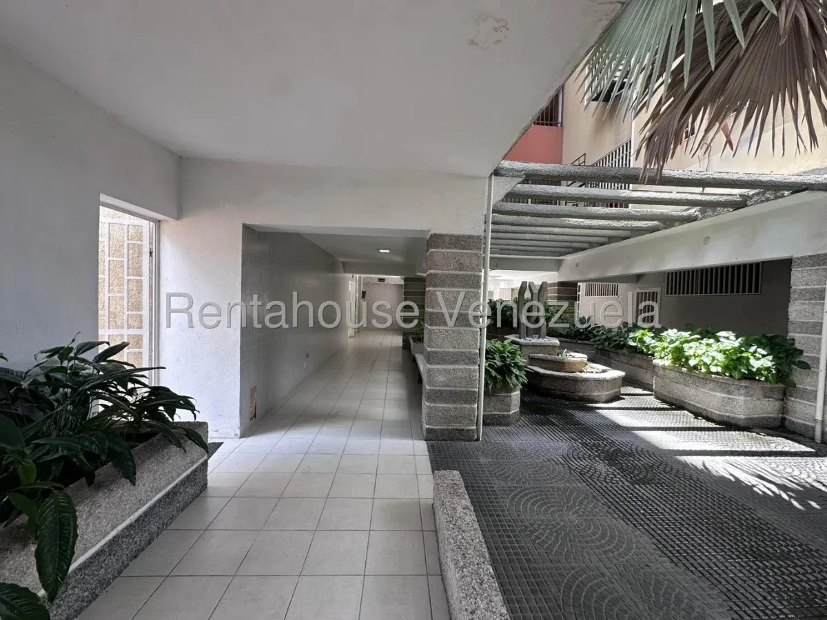 Amplio Apartamento en Venta Urb. Calicanto, Maracay - 2
