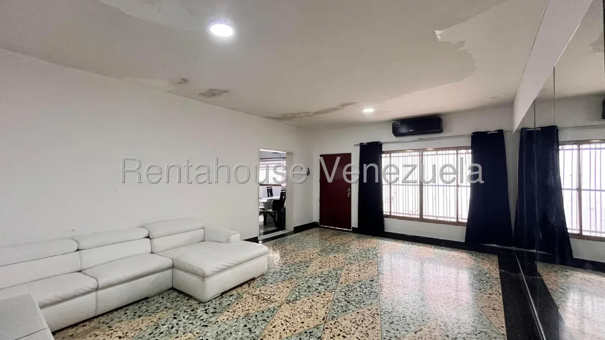 Excelente y amplia casa en Venta ubicada en la urbanización San Miguel, Maracay - 4