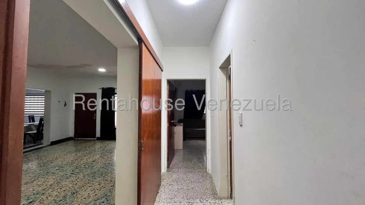 Excelente y amplia casa en Venta ubicada en la urbanización San Miguel, Maracay - 12