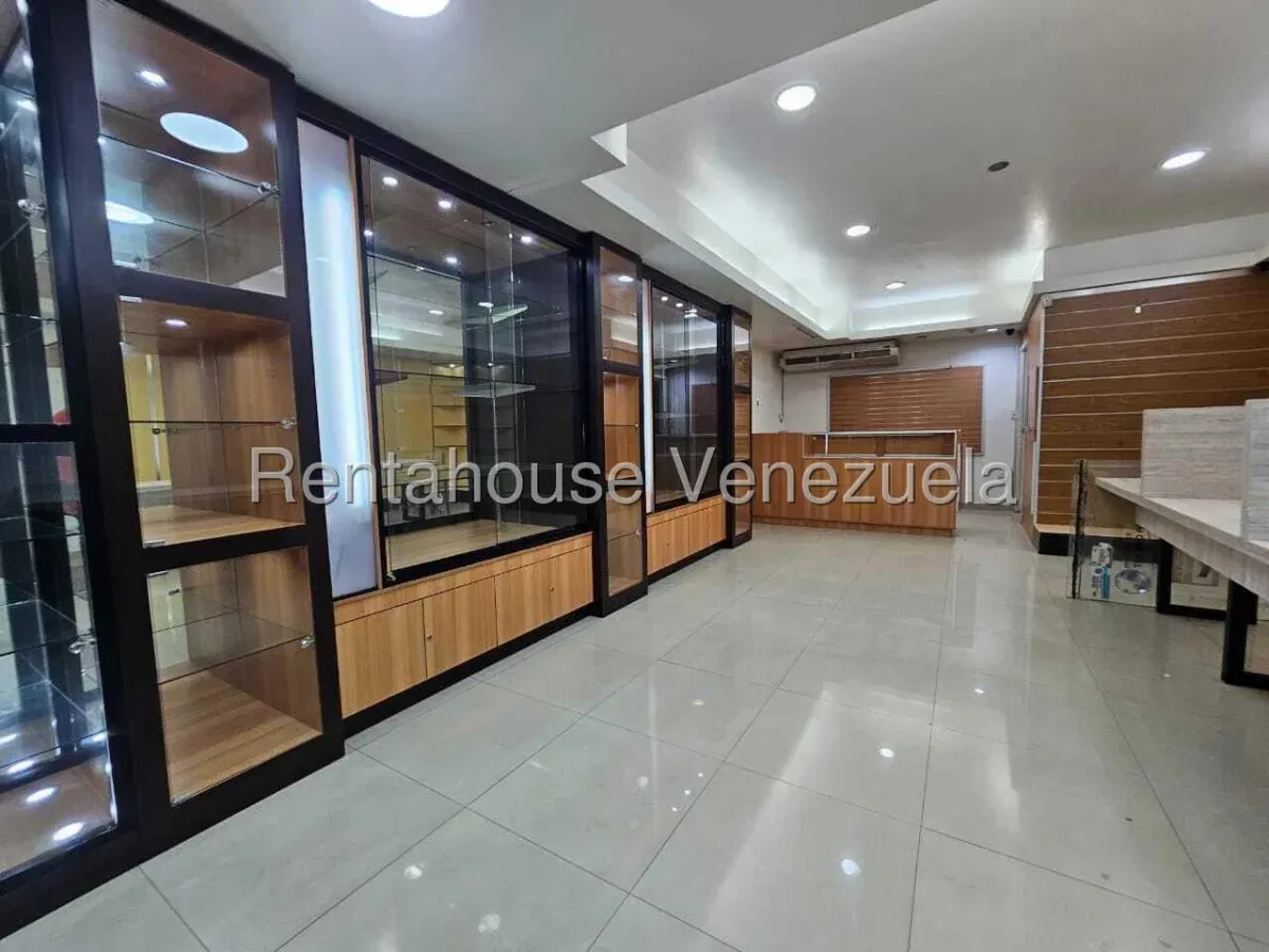 Estupendo local comercial en venta Centro Comercial las Américas Maracay Av. Las Delicias - 3