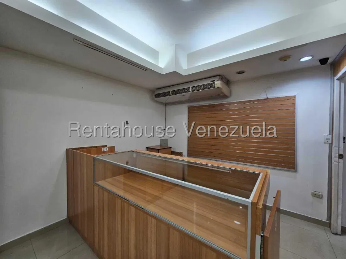 Estupendo local comercial en venta Centro Comercial las Américas Maracay Av. Las Delicias - 12