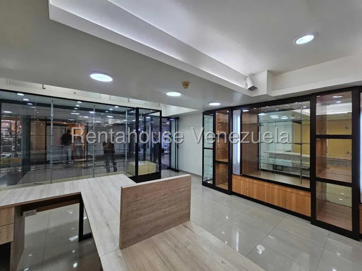 Estupendo local comercial en venta Centro Comercial las Américas Maracay Av. Las Delicias - 16