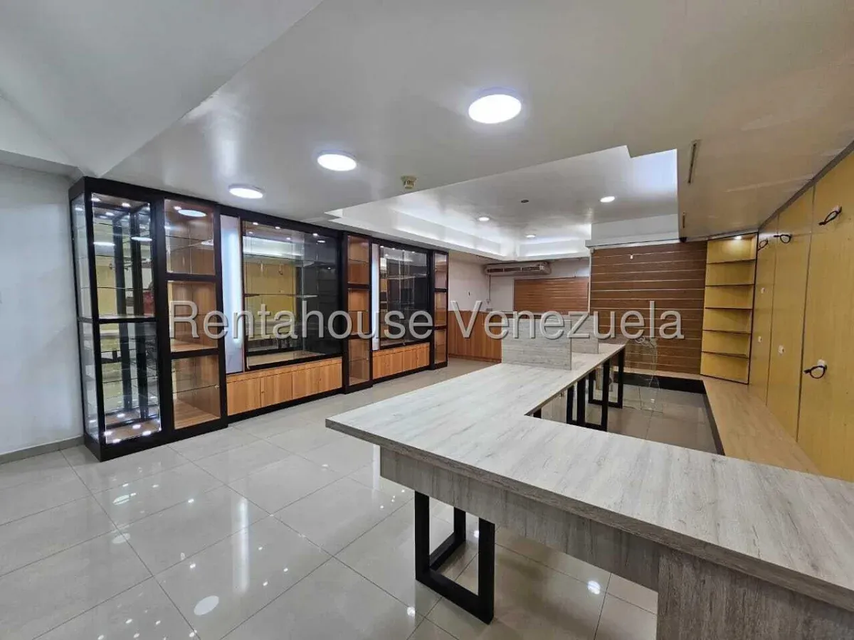 Estupendo local comercial en venta Centro Comercial las Américas Maracay Av. Las Delicias - 17