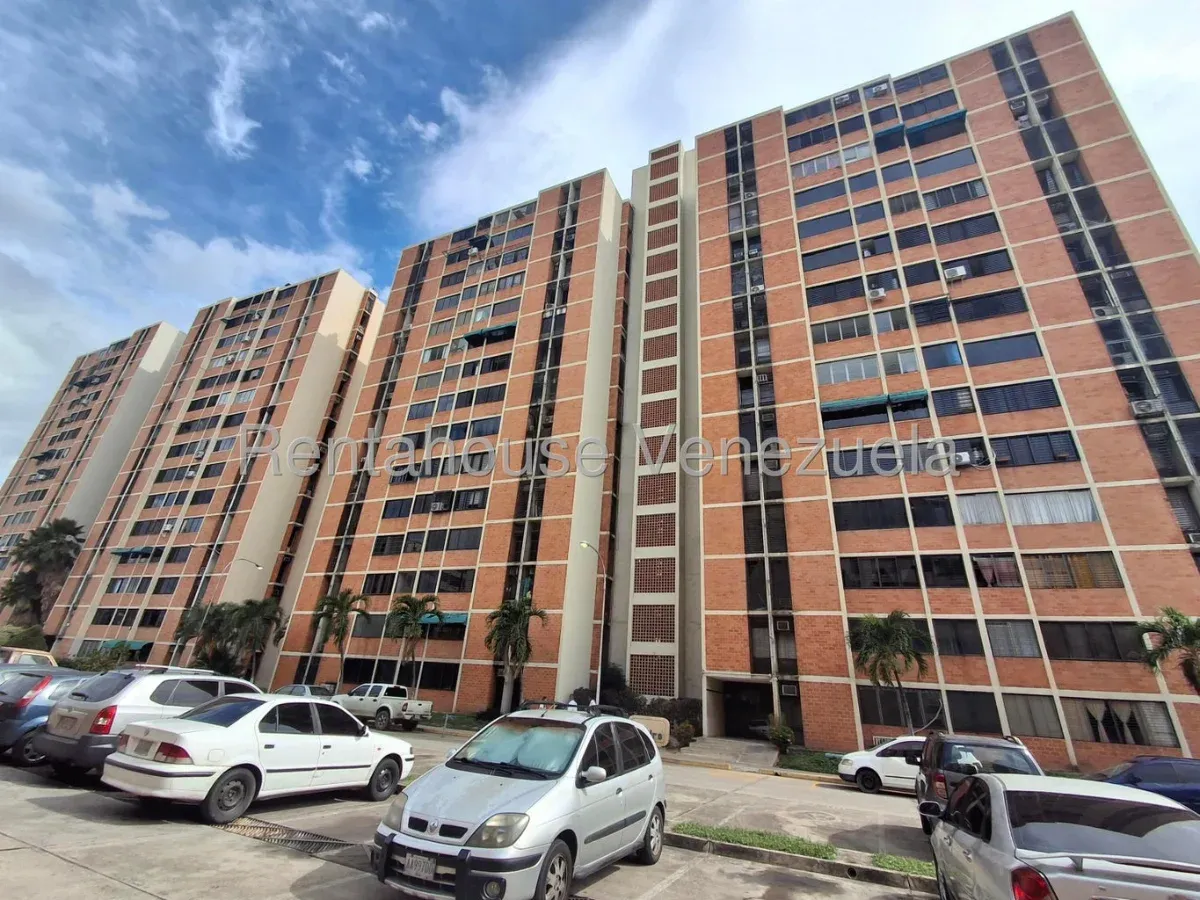 Apartamento en Venta Urb. Bosque Alto, Av. Fuerzas Aéreas Maracay