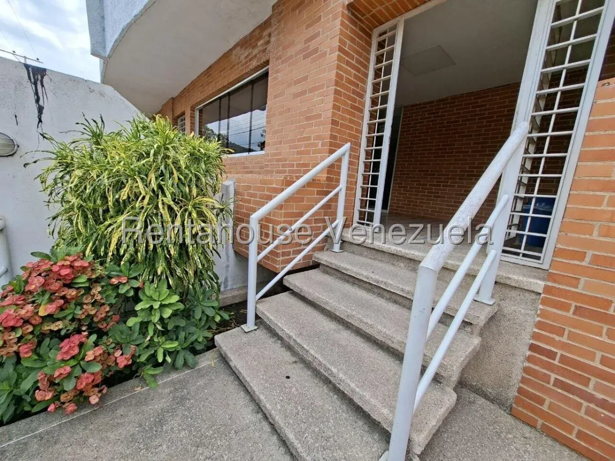Hermoso Apartamento Totalmente Remodelado en Venta Urb. Los Caobos, Maracay, Piso Bajo - 2