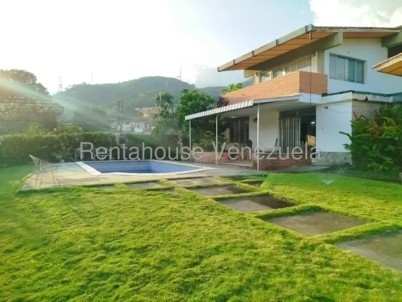 Amplia y Potencial Casa en Venta Urb. Los Rauseos Norte, El Limon, Maracay Edo.Aragua
