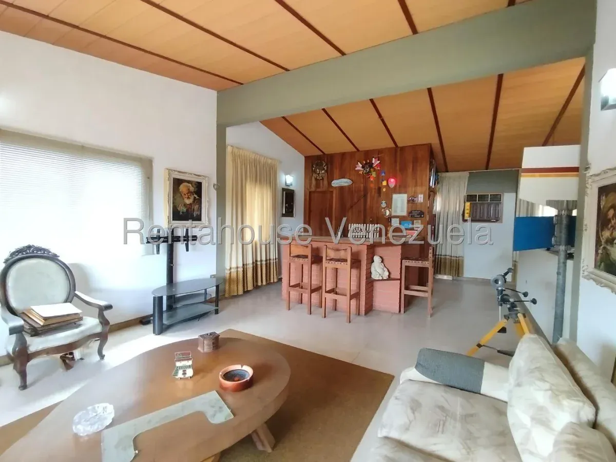 Amplia y Potencial Casa en Venta Urb. Los Rauseos Norte, El Limon, Maracay Edo.Aragua - 12