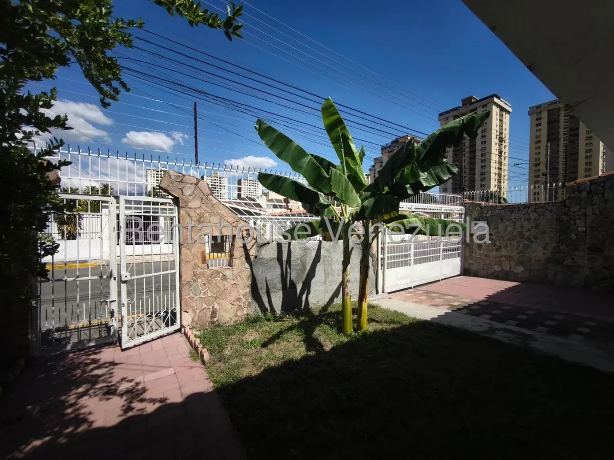 Casa Espaciosa en Venta Urbanización El Centro, Maracay, Edo. Aragua - 2
