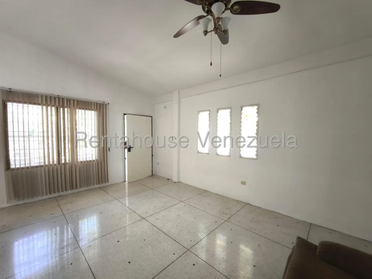 Casa Espaciosa en Venta Urbanización El Centro, Maracay, Edo. Aragua - 3