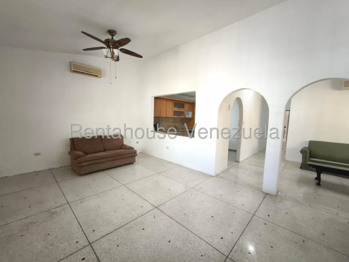 Casa Espaciosa en Venta Urbanización El Centro, Maracay, Edo. Aragua - 4