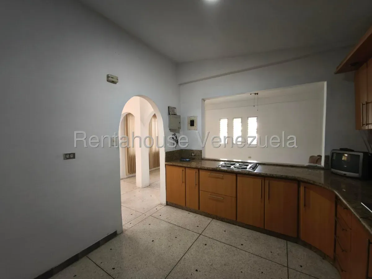 Casa Espaciosa en Venta Urbanización El Centro, Maracay, Edo. Aragua - 11