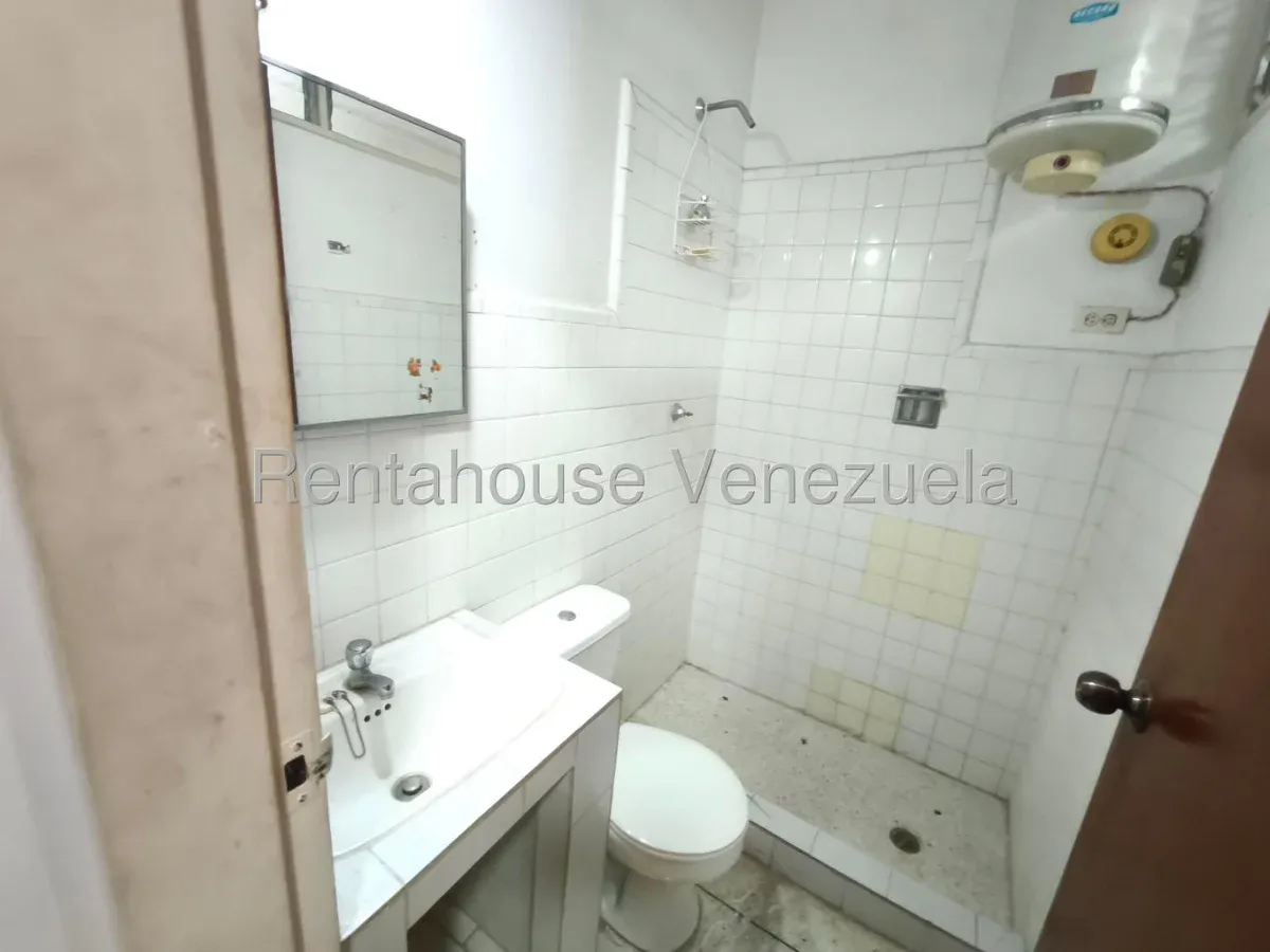 Casa Espaciosa en Venta Urbanización El Centro, Maracay, Edo. Aragua - 12