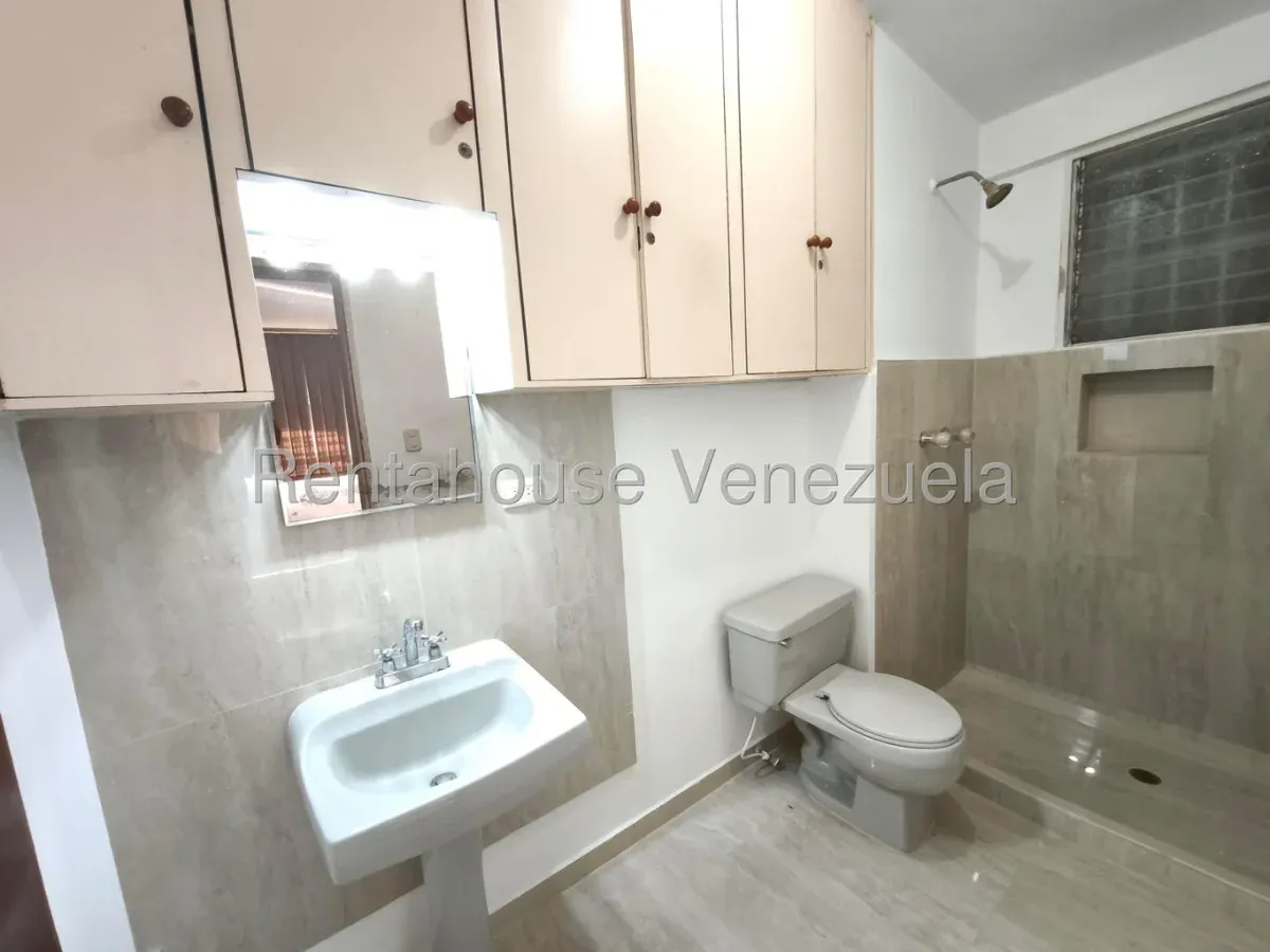 Casa Espaciosa en Venta Urbanización El Centro, Maracay, Edo. Aragua - 16